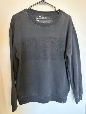 Iowa Hawkeyes women’s Embossed Crewneck Sweatshirt - Black